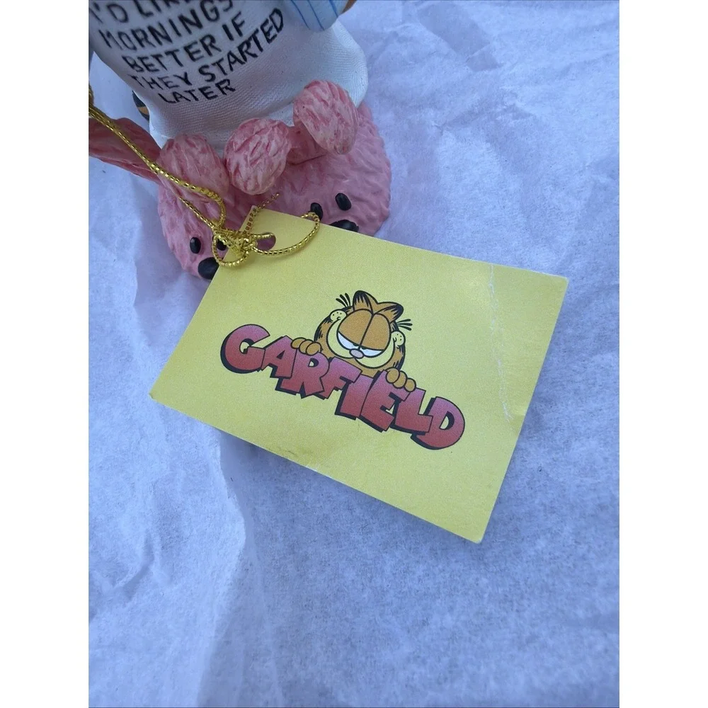 PAWS Garfield Figurine 
